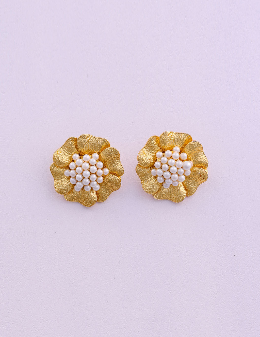 DAISY PEARL STUDS