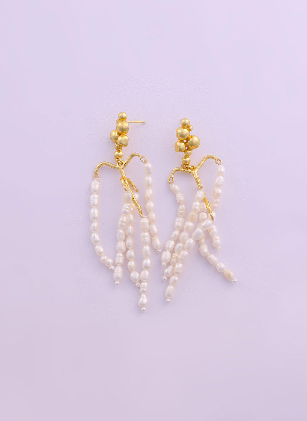 DANCING PEARL EARRING