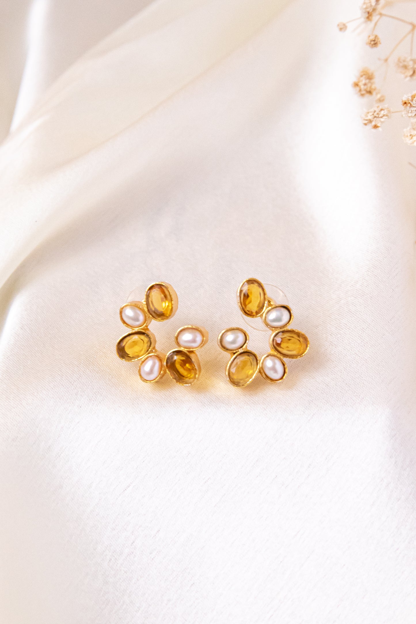 CORAL STUDS