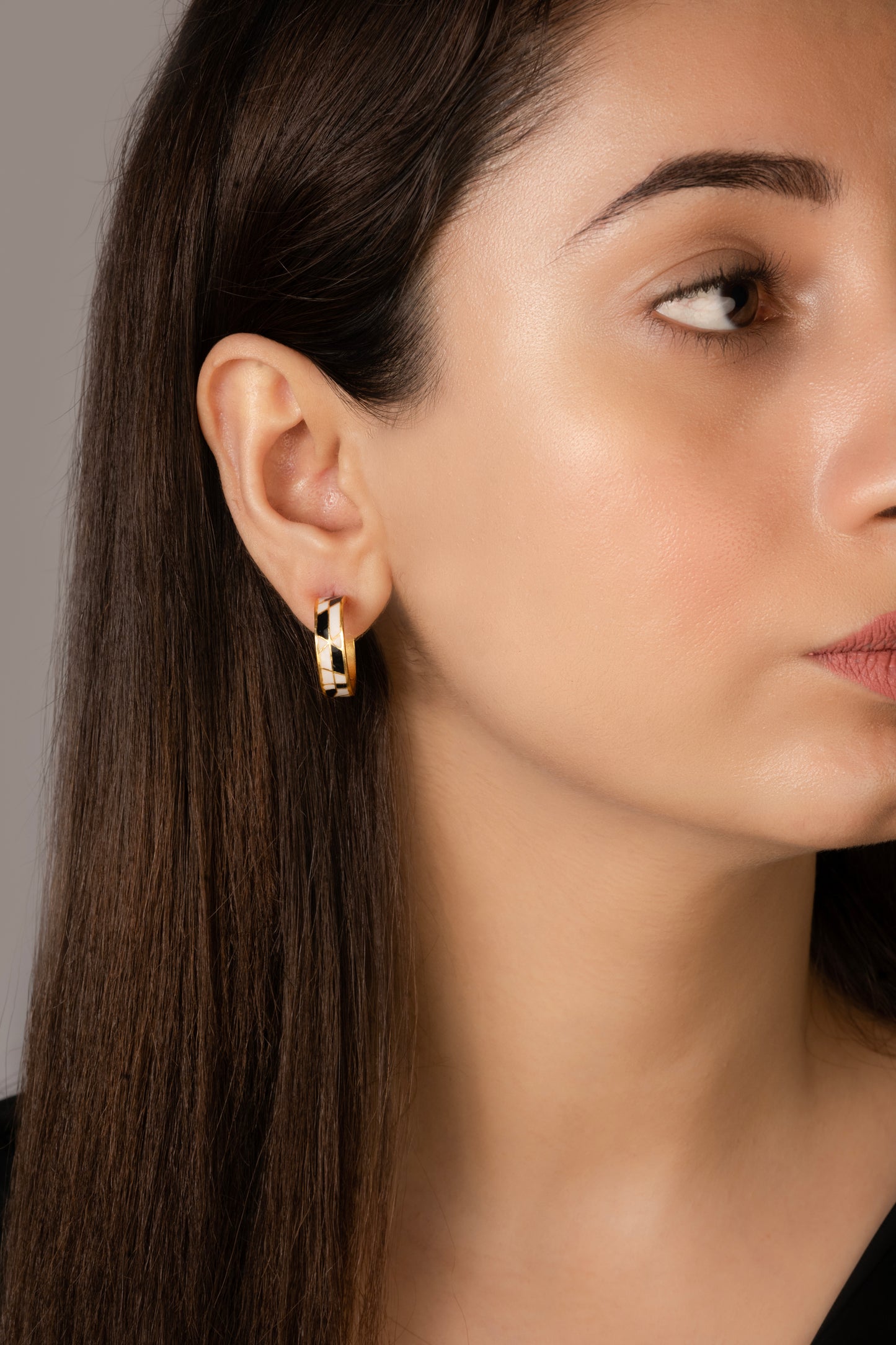 MONOCHROME ENAMEL HOOPS