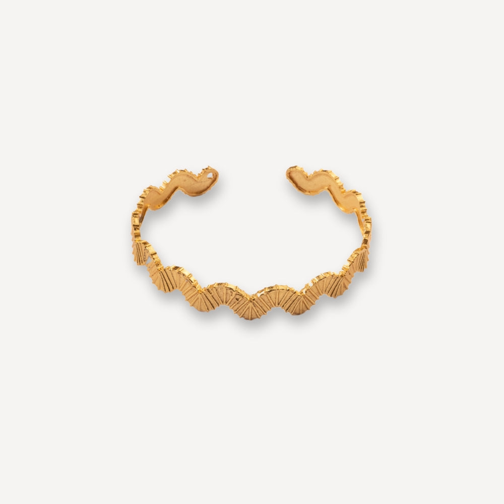CURVED GOLDEN BRACELET