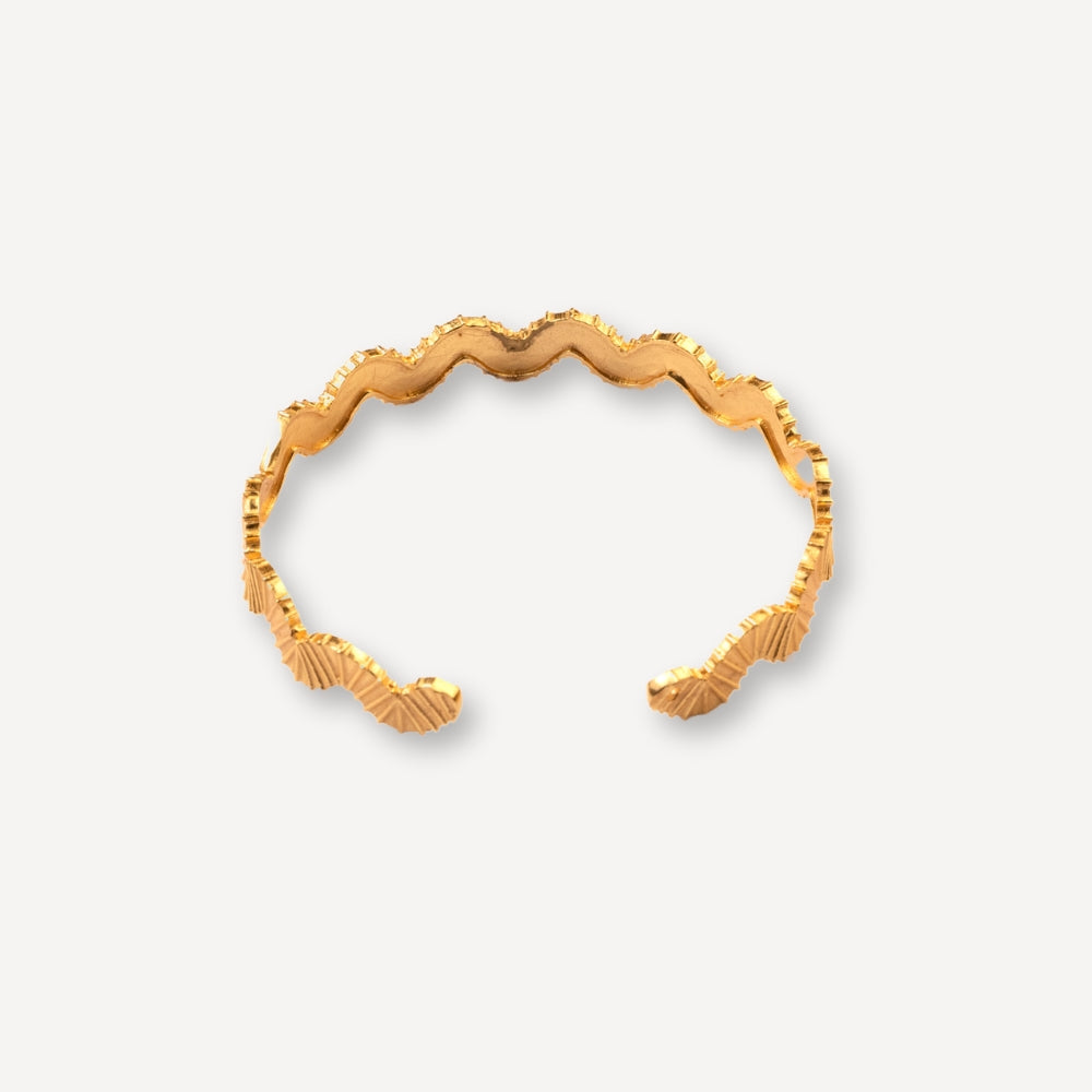 CURVED GOLDEN BRACELET