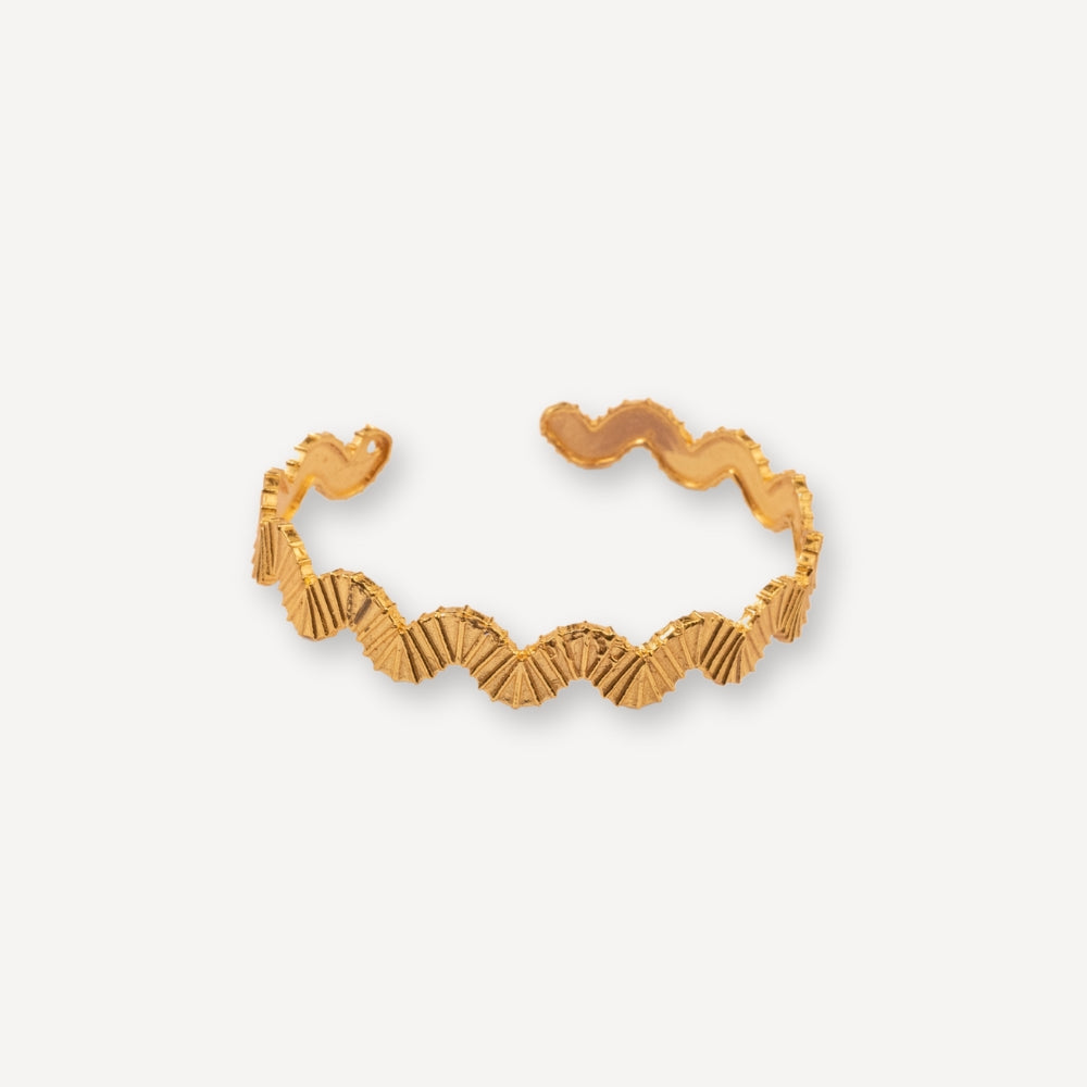 CURVED GOLDEN BRACELET