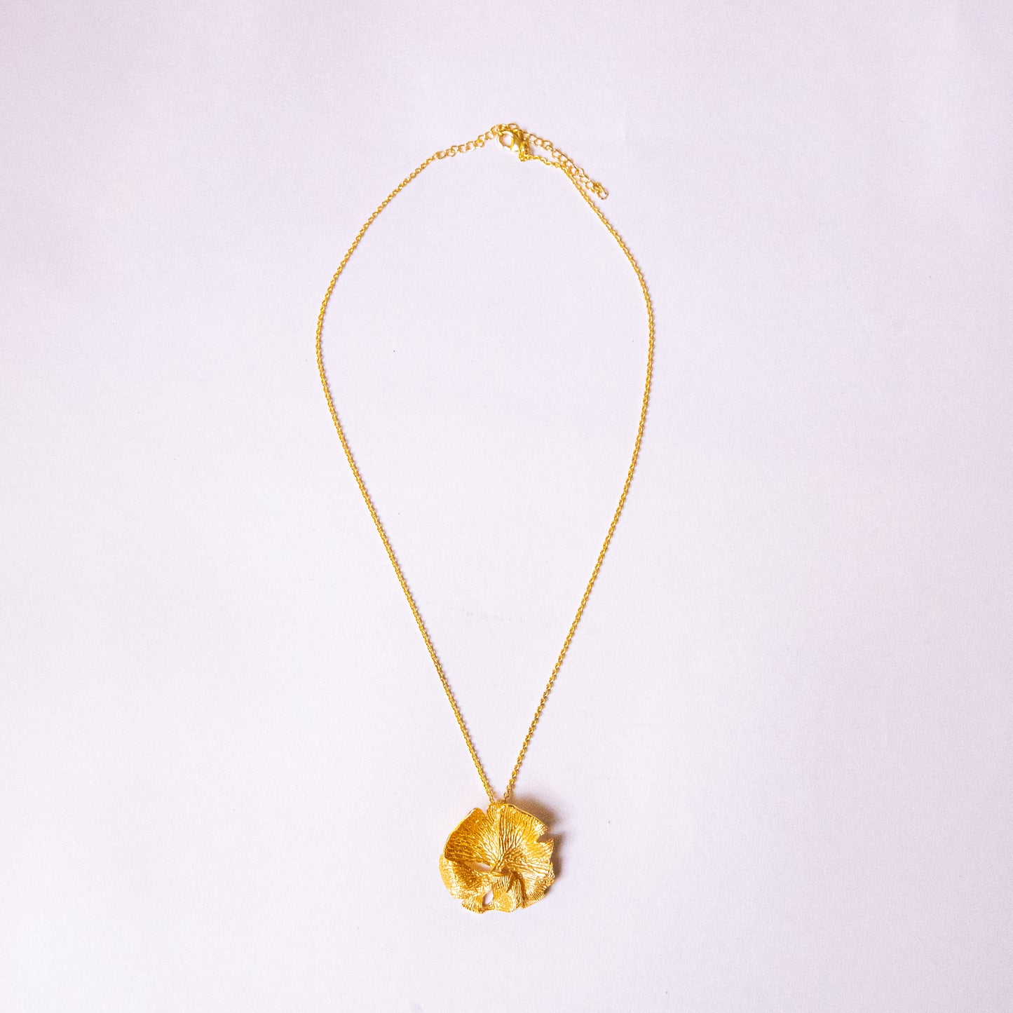 SARA FLOWER PENDANT