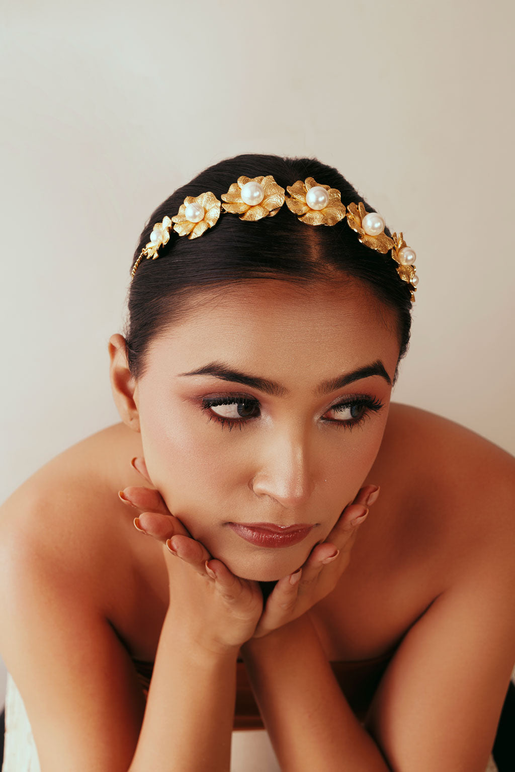 PLUMERIA CHOKER