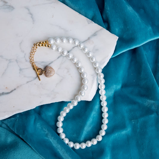 PEARLS AND HEART NECKLACE