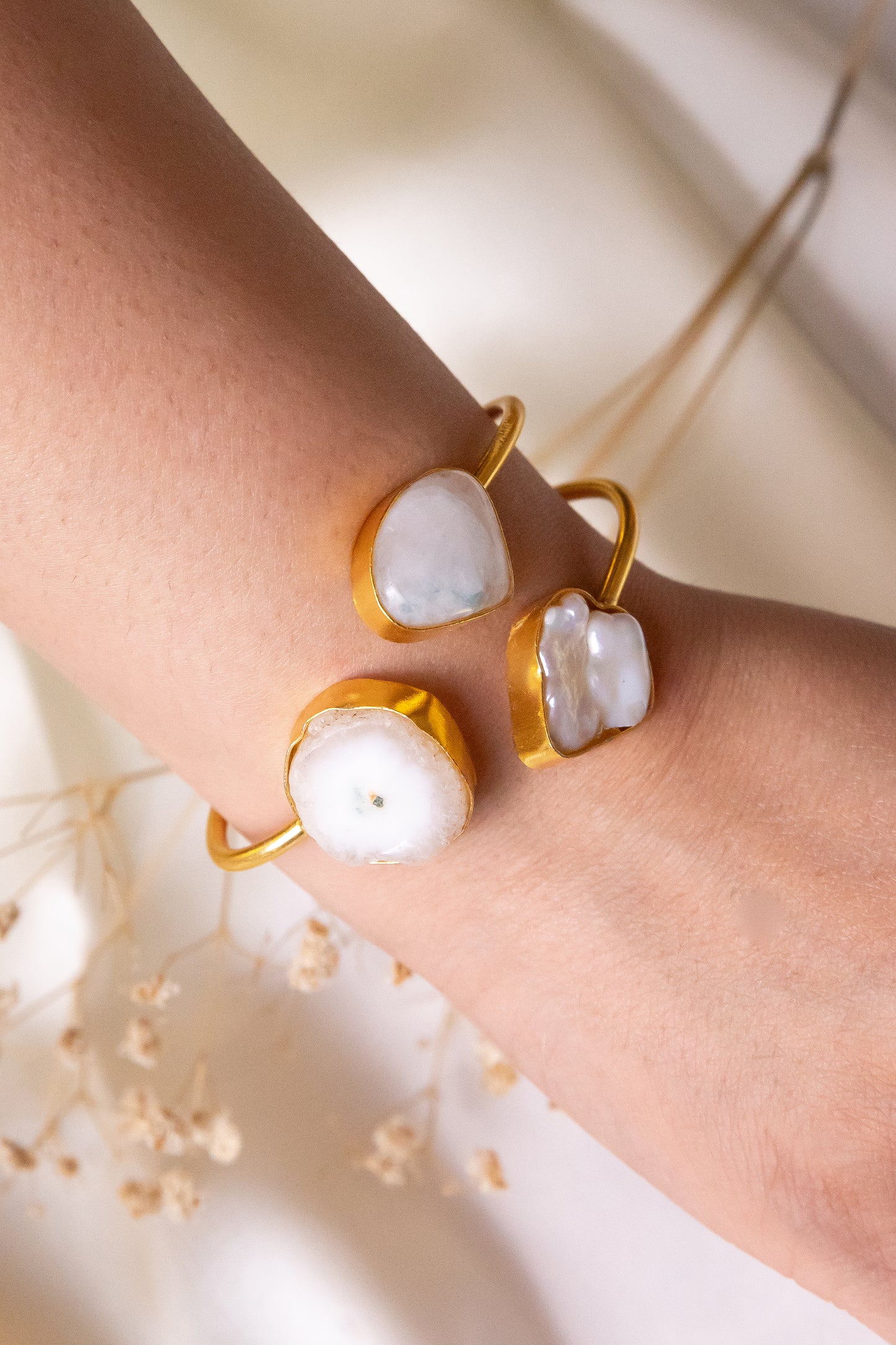 WHITE AGATE WITH PEARL BRACELET