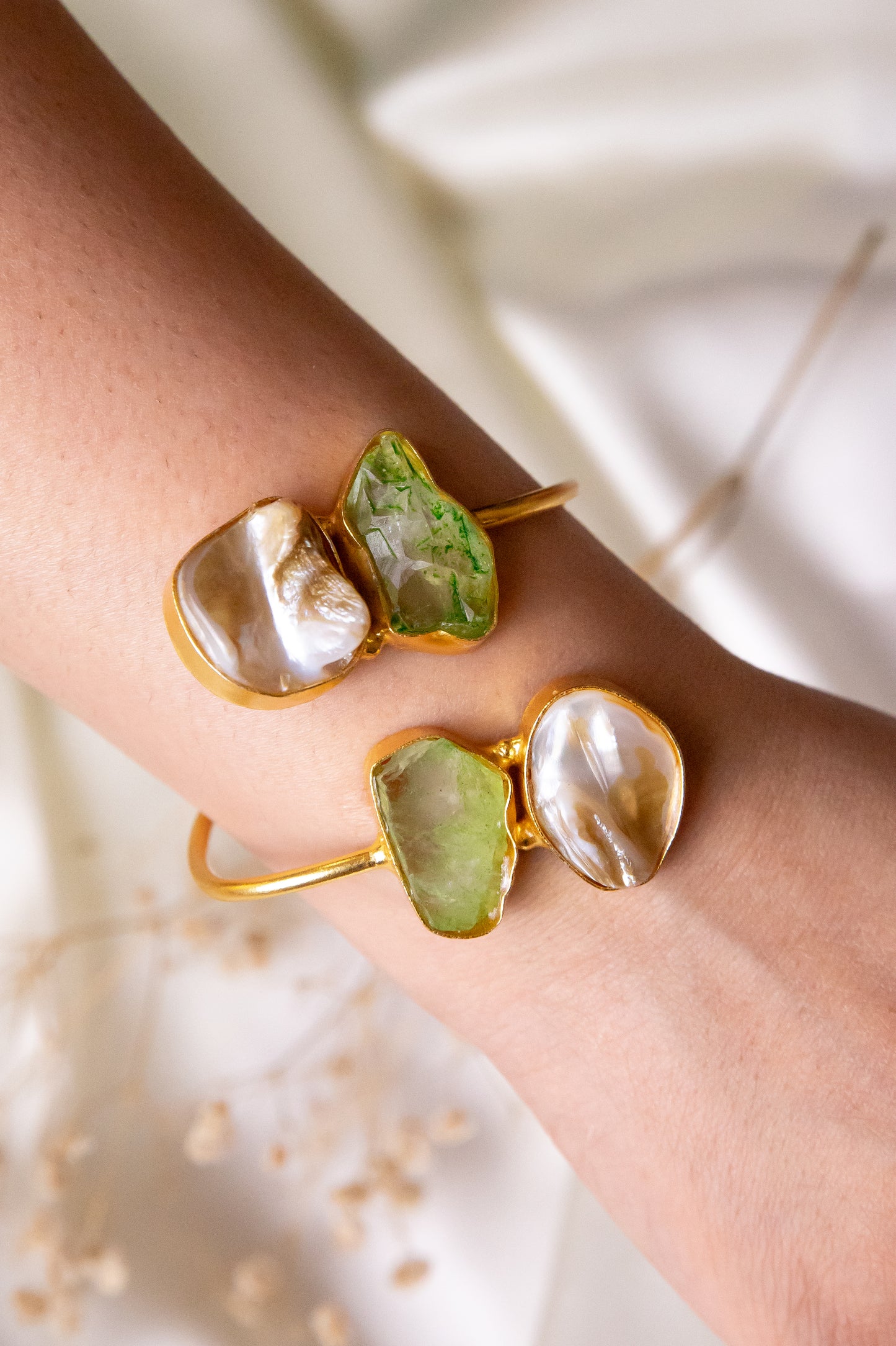 GREEN CRYSTAL & BAROQUE PEARL BRACELET