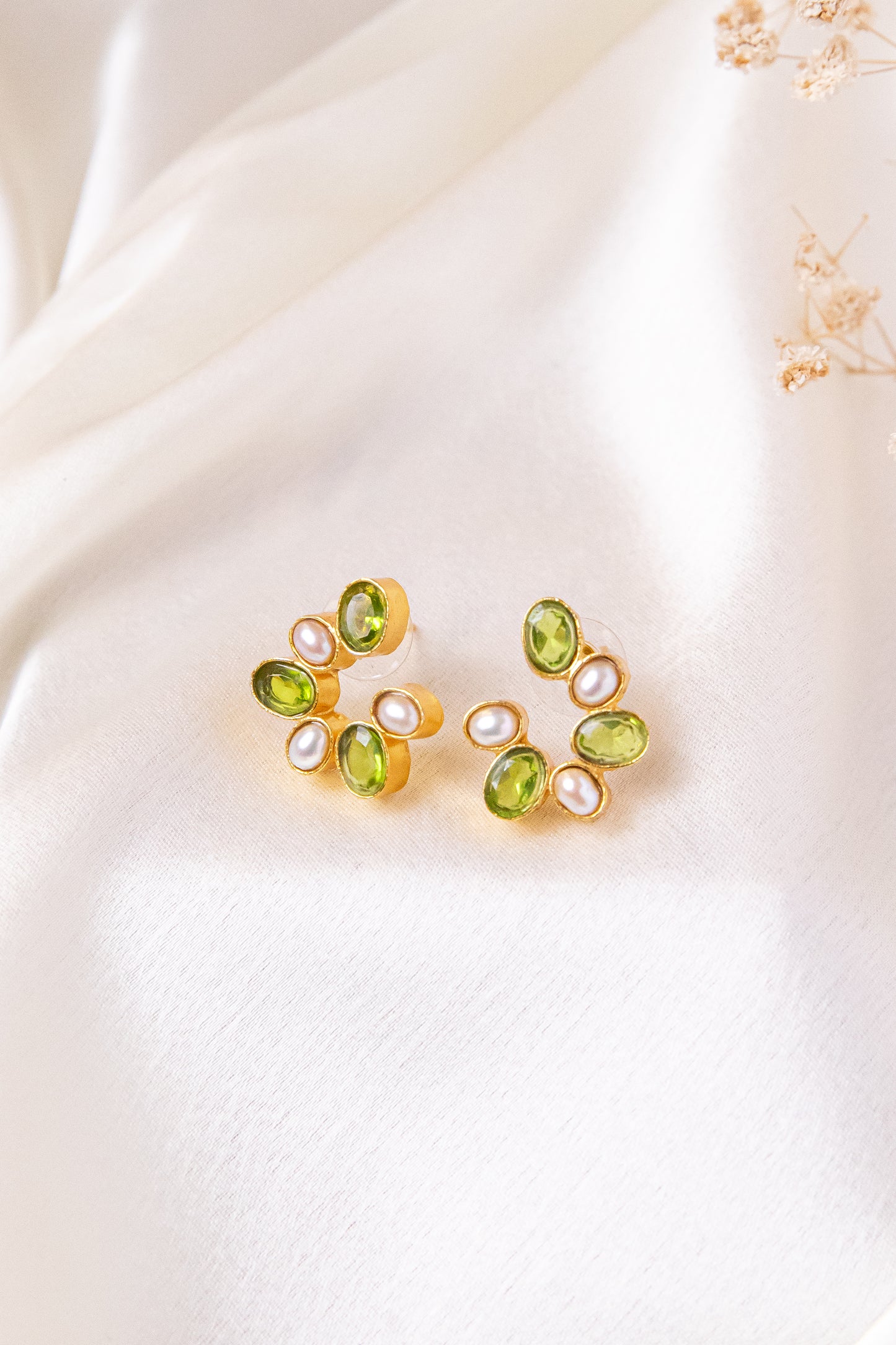 FACETED GREEN HYDRO & PEARL EARRING