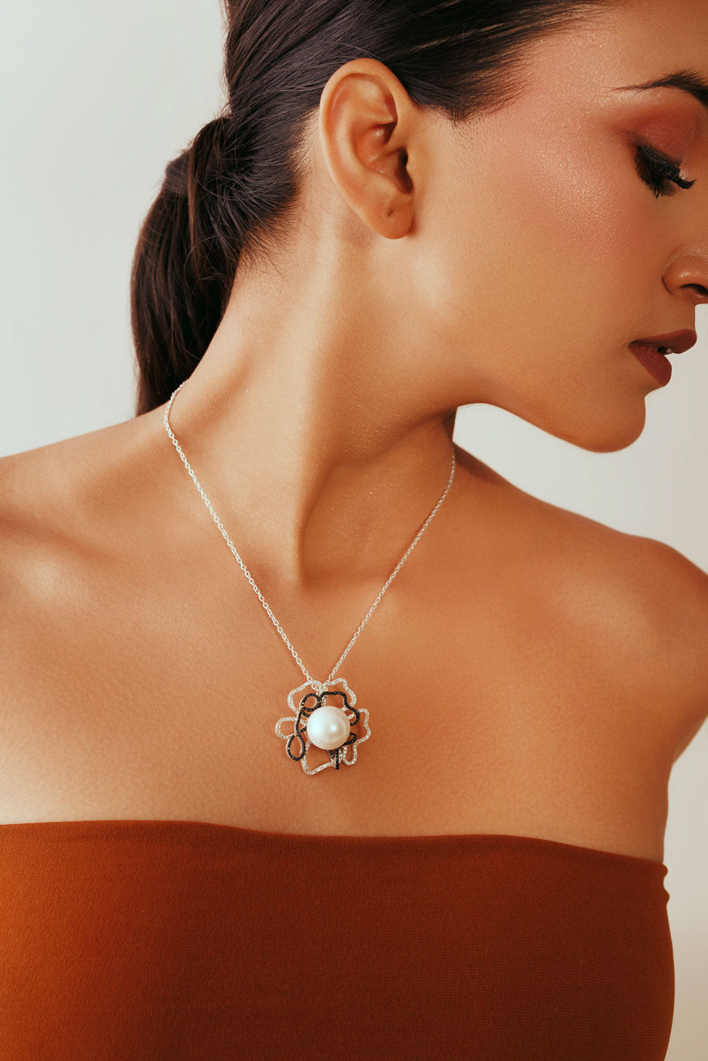 ROSE PEARL PENDANT