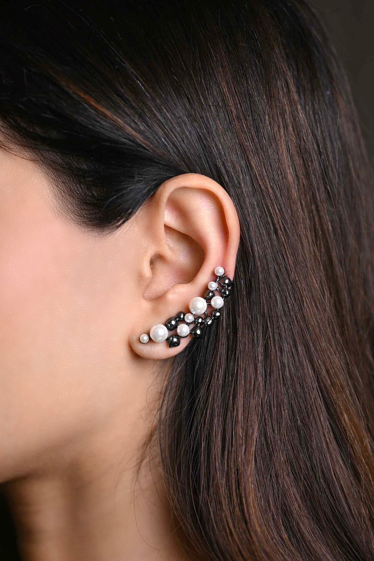 PRETTY PLEASE EAR CUFF - CHARCOAL BLACK